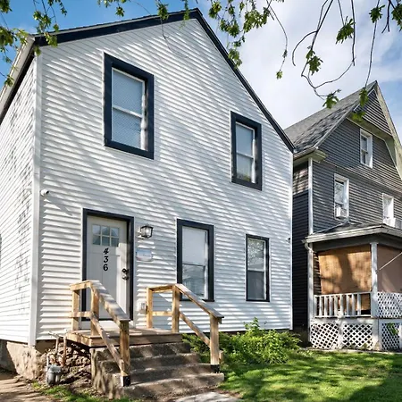 7 Bedroom House! Walk To Niagara Falls! New Whole House